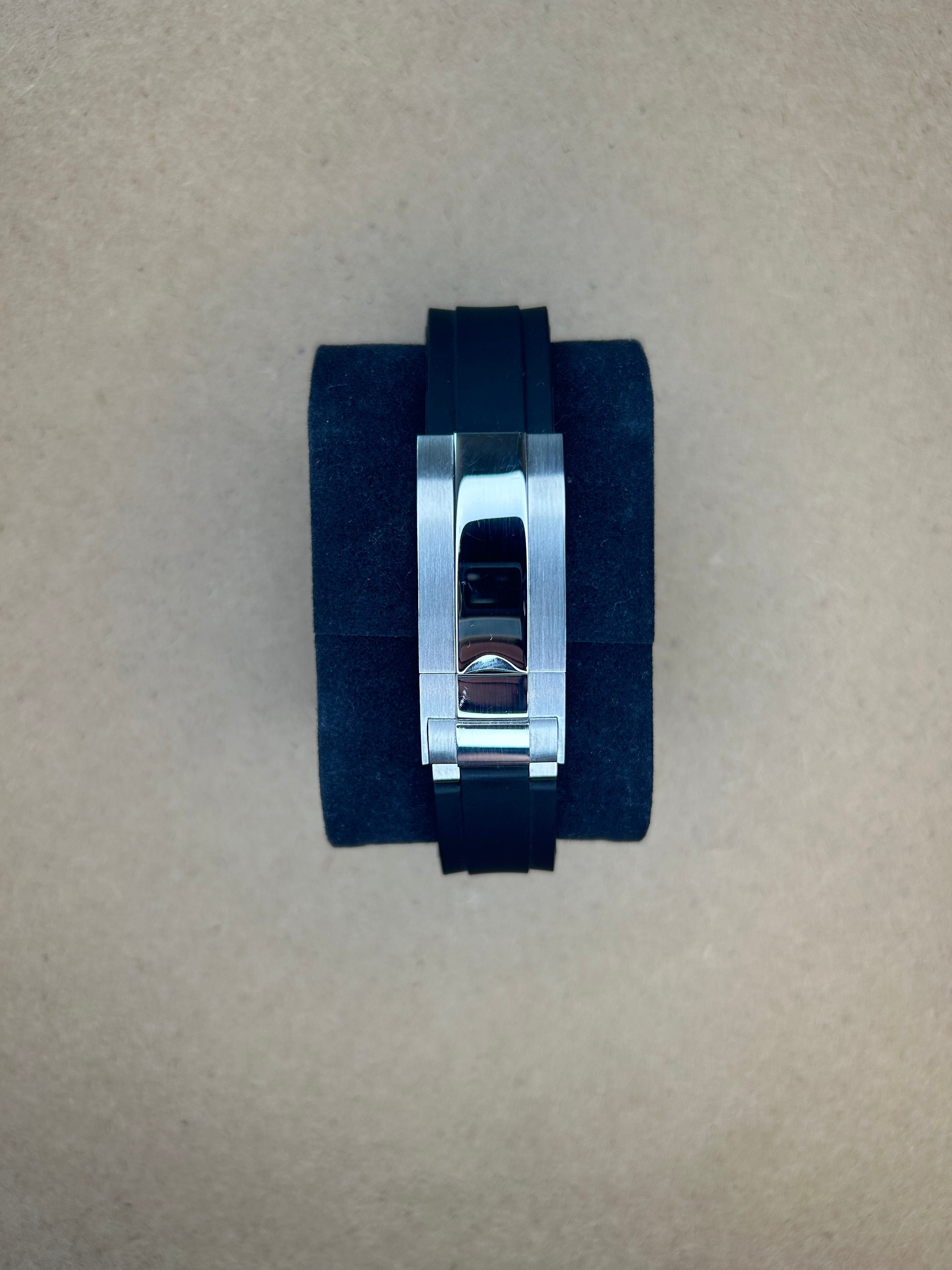Custom Seitona Black Dial Rubber